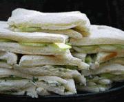 Sandwiches de pepino y queso